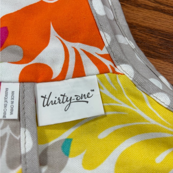 THIRTY ONE Gray White Dot Floral Reversible Hobo Crossbody Bag Cotton NWOT - Picture 6 of 7